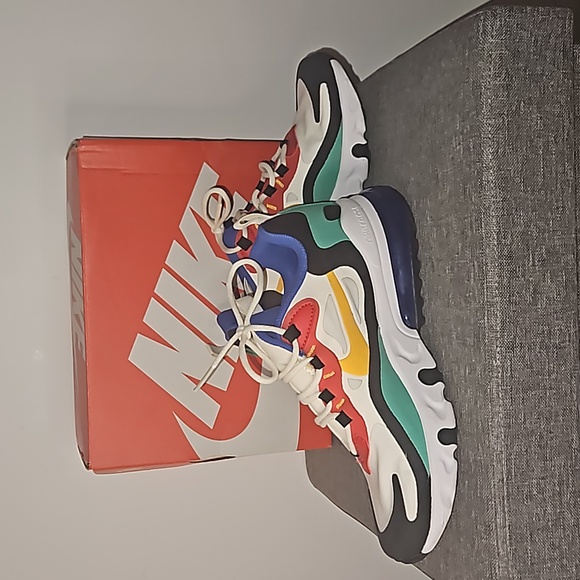 NIKE Air Max 270 React (GS) Youth Size 4 (4Y) - Picture 3 of 8